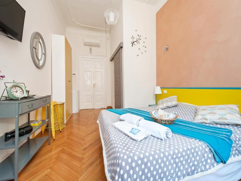 Il Sesto Suites Central image
