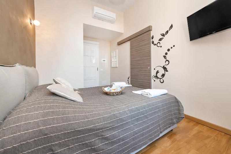 Il Sesto Suites Central image