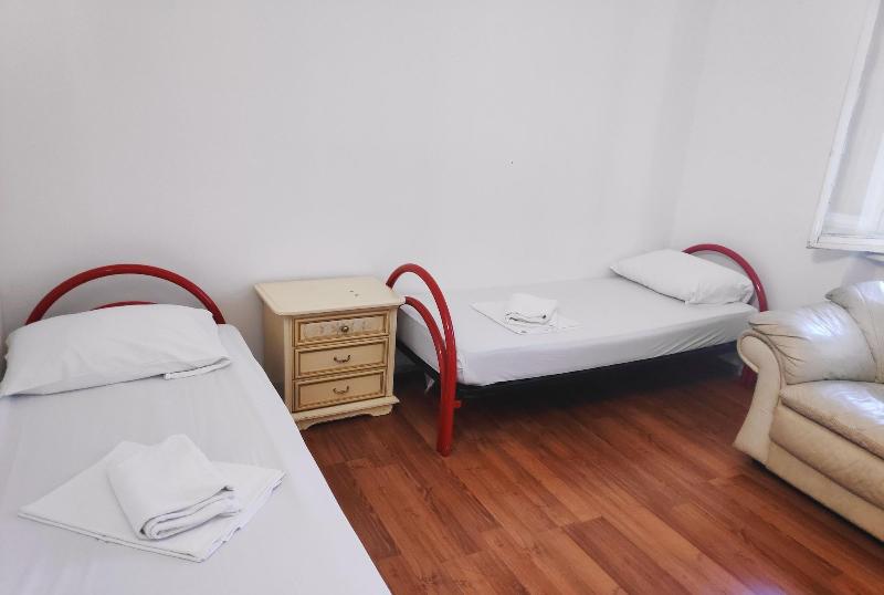 Hostelroma image
