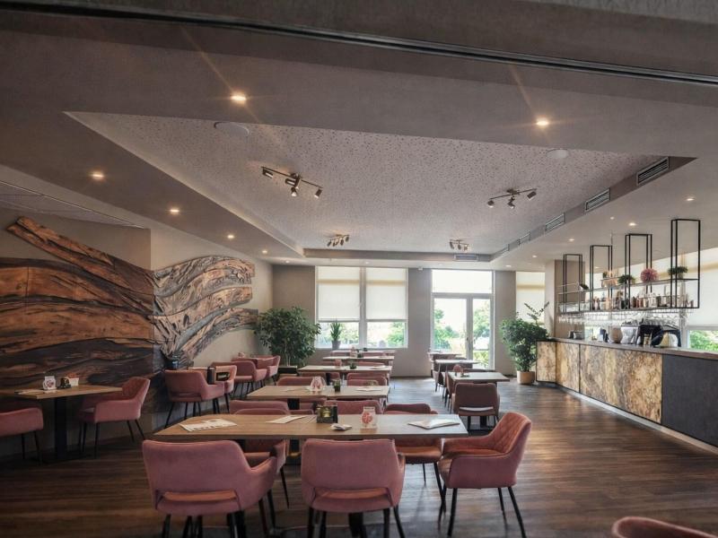 Lázeňský Hotel Pyramida I image