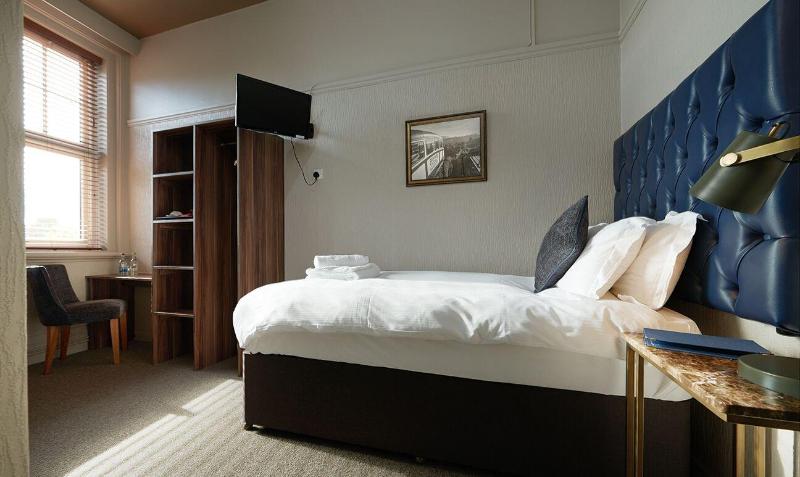 The Falcon Hotel & Restaurant image