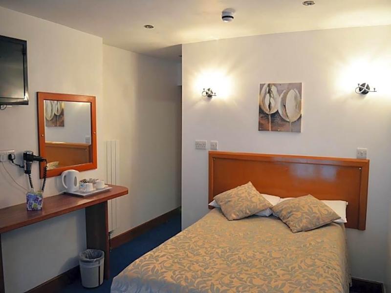 Gatwick Cambridge Hotel image