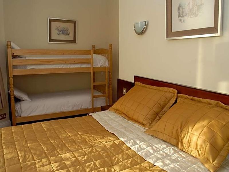 Gatwick Cambridge Hotel image