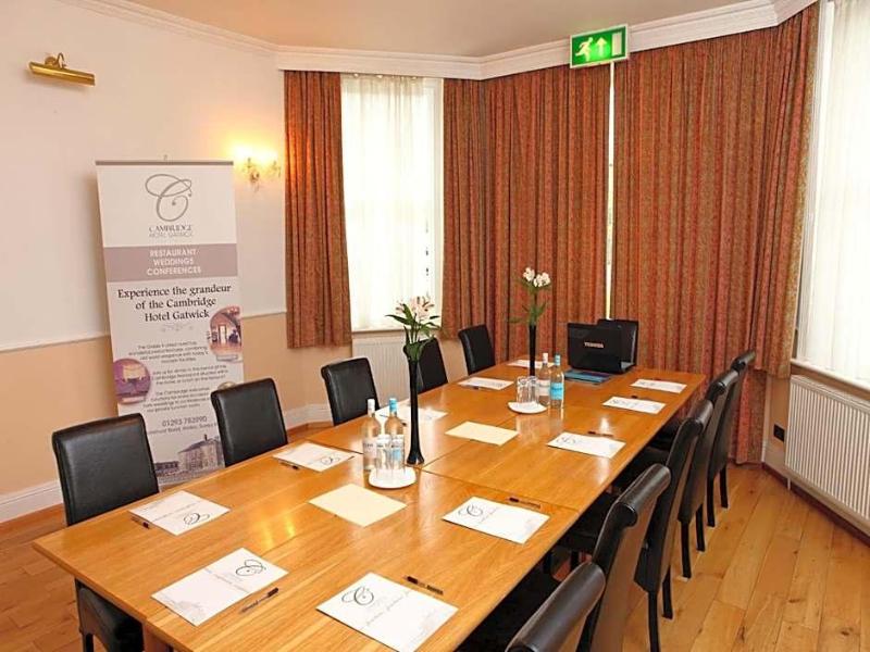 Gatwick Cambridge Hotel image