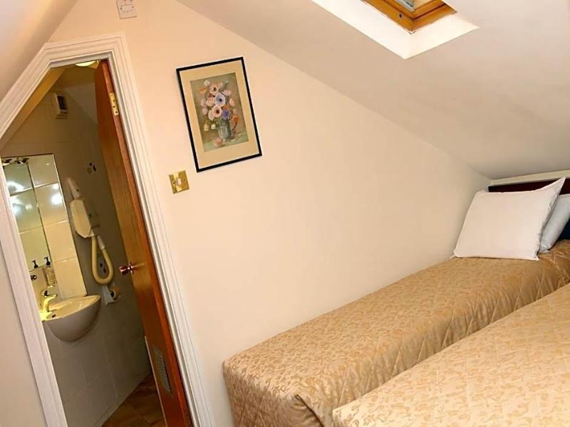 Gatwick Cambridge Hotel image
