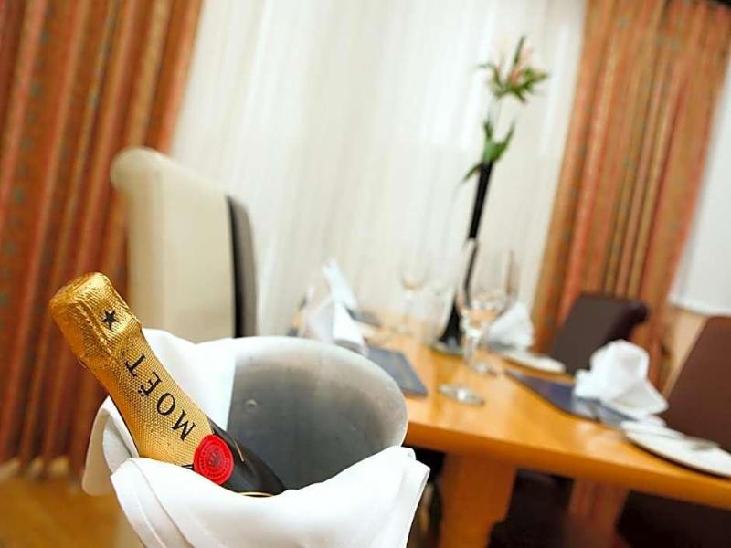 Gatwick Cambridge Hotel image