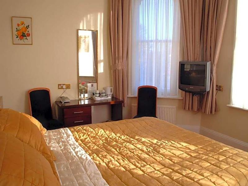 Gatwick Cambridge Hotel image