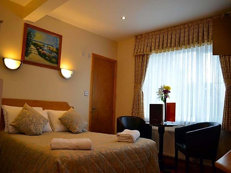 Gatwick Cambridge Hotel image