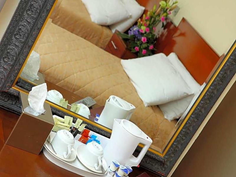 Gatwick Cambridge Hotel image