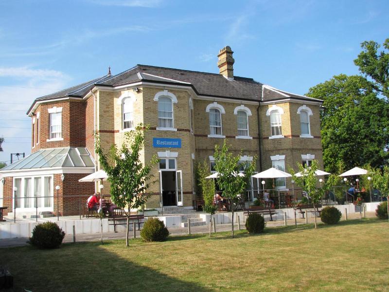 Gatwick Cambridge Hotel image