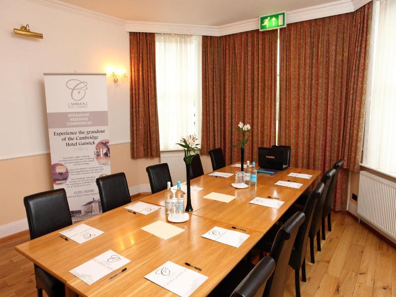 Gatwick Cambridge Hotel image