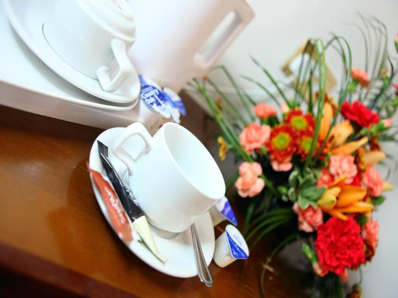 Gatwick Cambridge Hotel image