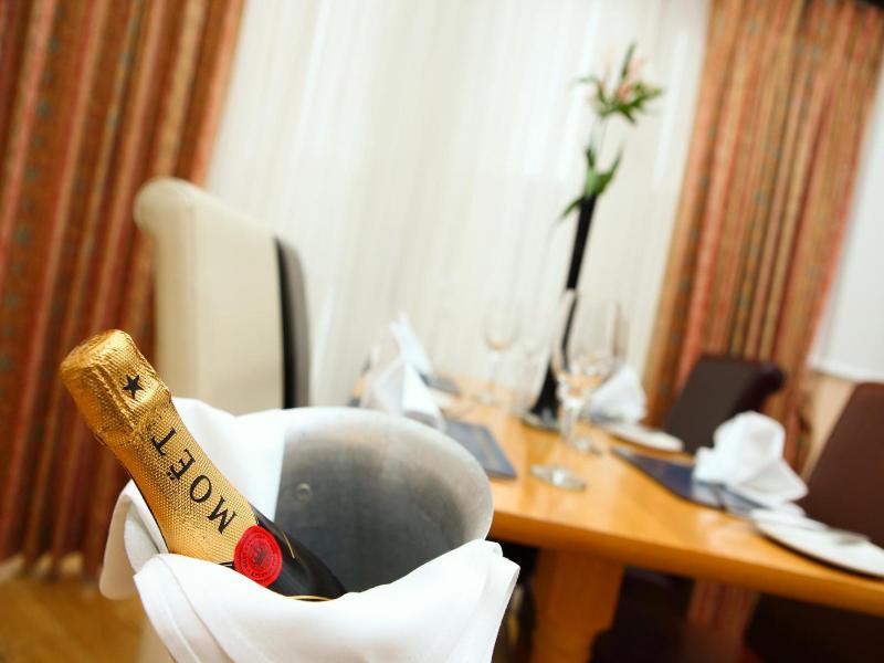 Gatwick Cambridge Hotel image