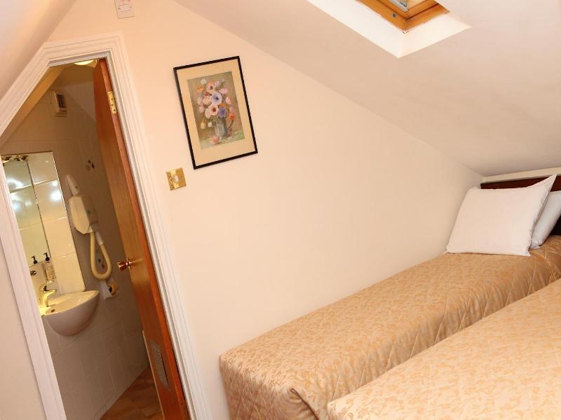 Gatwick Cambridge Hotel image