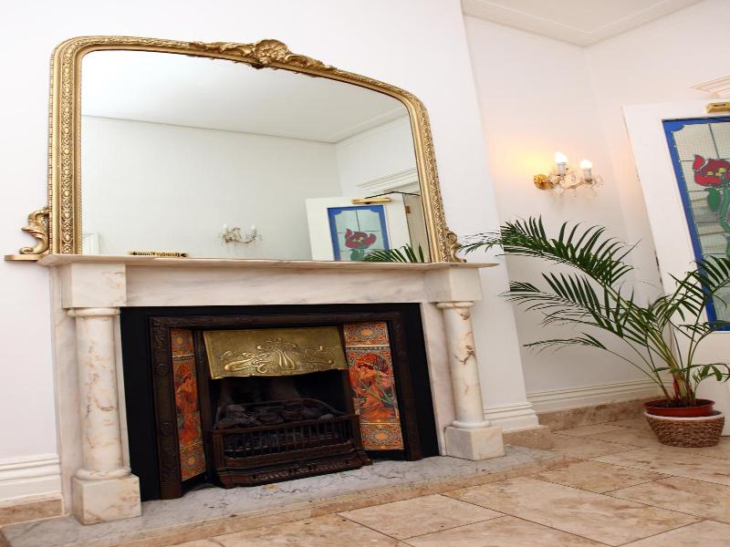 Gatwick Cambridge Hotel image