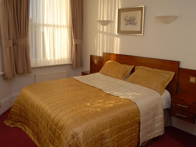 Gatwick Cambridge Hotel image