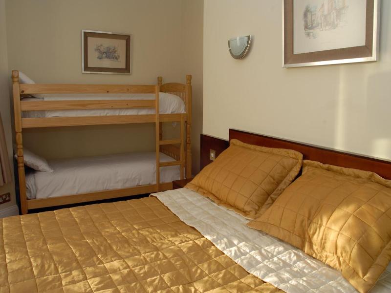 Gatwick Cambridge Hotel image