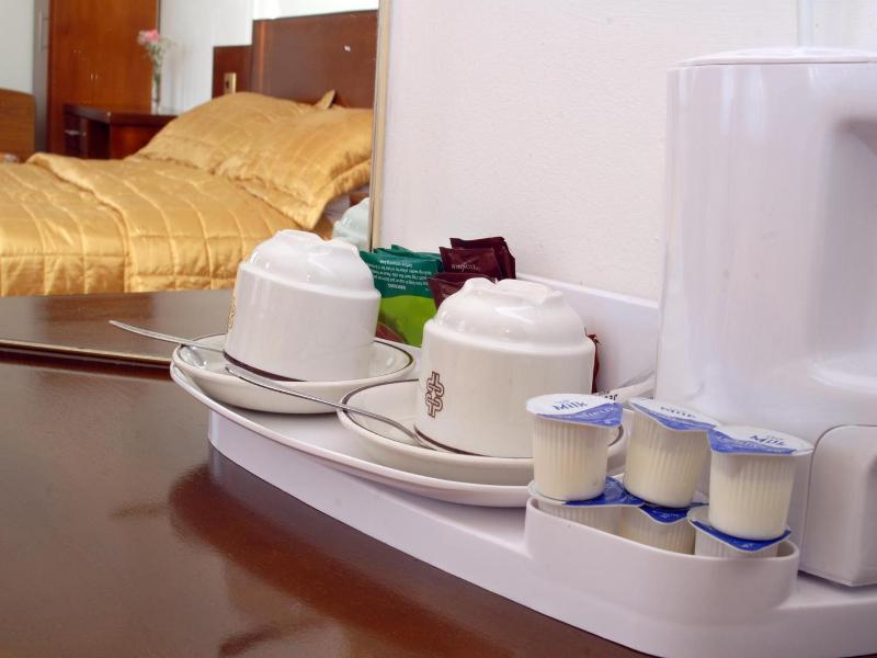 Gatwick Cambridge Hotel image