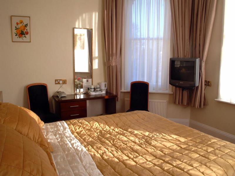 Gatwick Cambridge Hotel image
