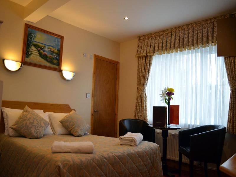 Gatwick Cambridge Hotel image