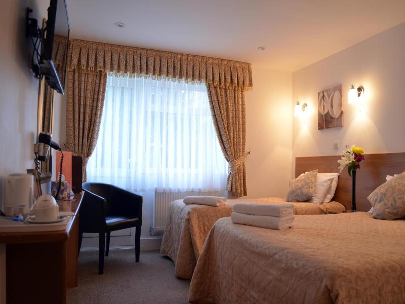 Gatwick Cambridge Hotel image