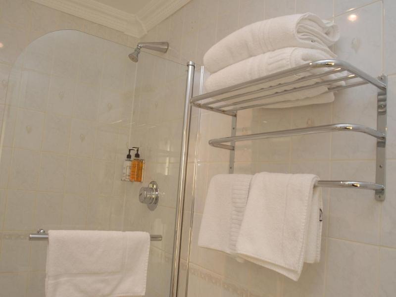 Gatwick Cambridge Hotel image