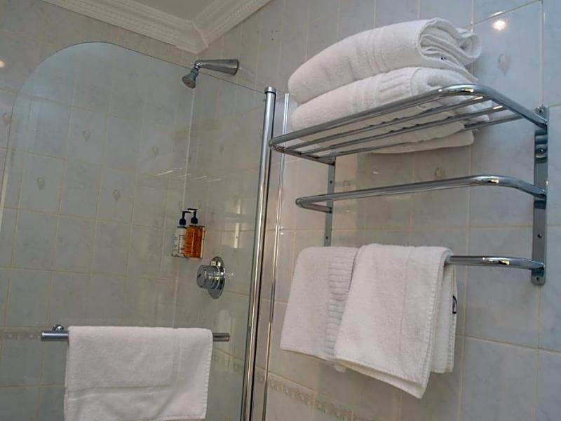 Gatwick Cambridge Hotel image