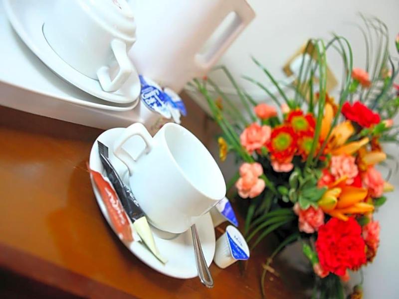 Gatwick Cambridge Hotel image