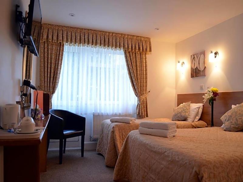 Gatwick Cambridge Hotel image