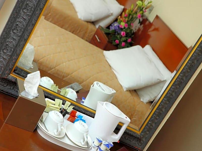 Gatwick Cambridge Hotel image