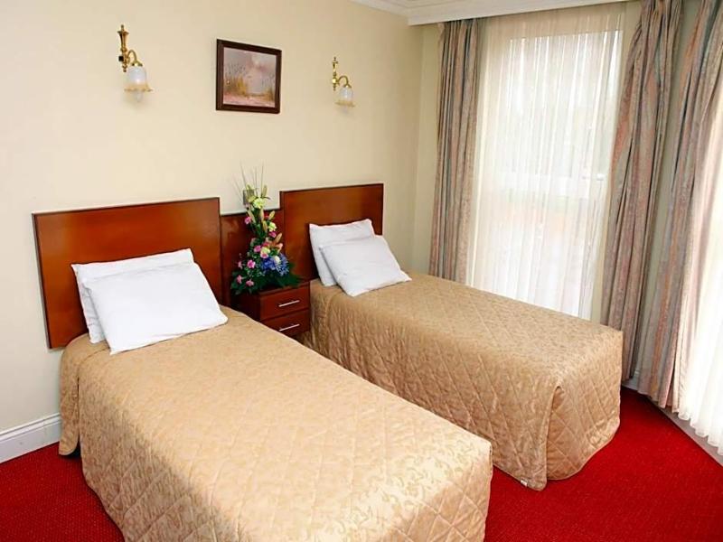 Gatwick Cambridge Hotel image