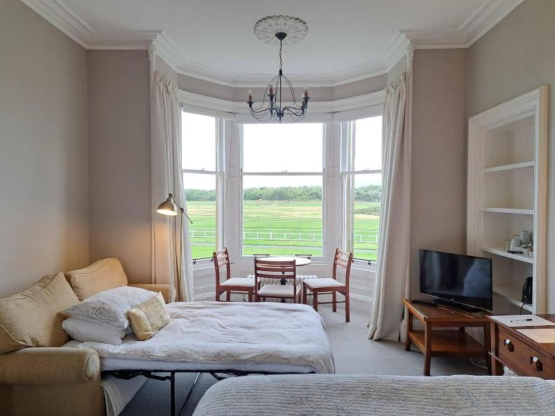 Arden House image