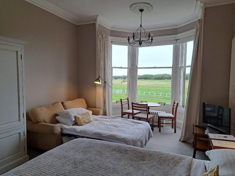 Arden House image