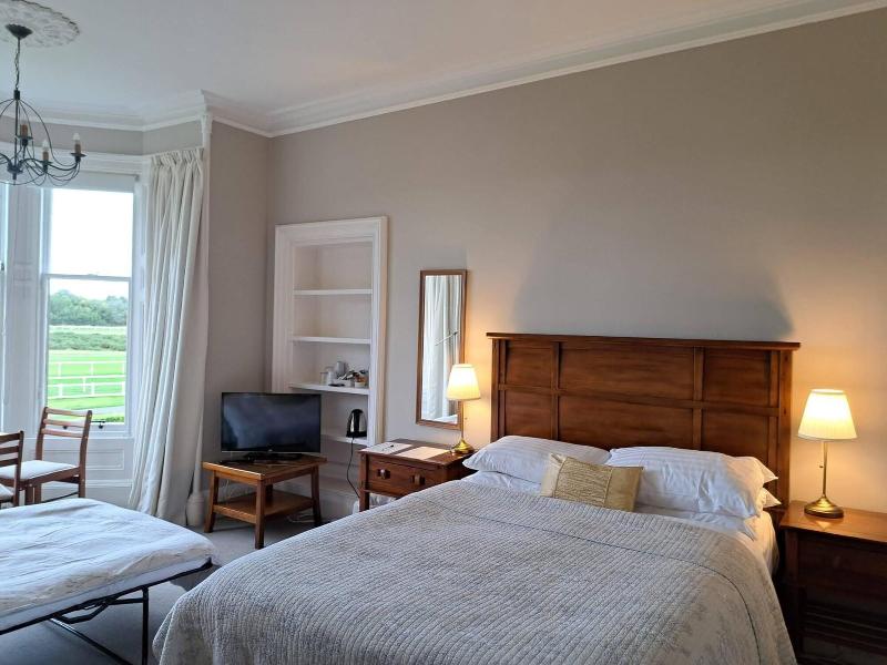 Arden House image