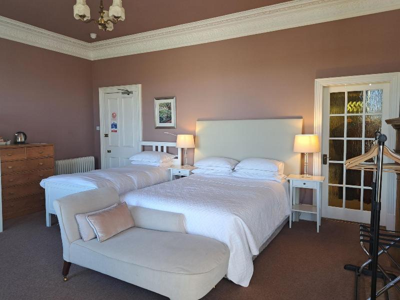 Arden House image