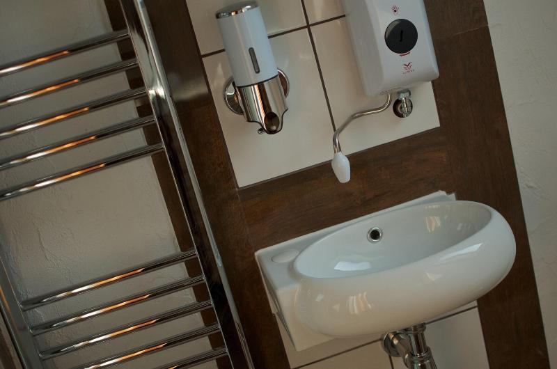 Birchwood Guest Lodge image