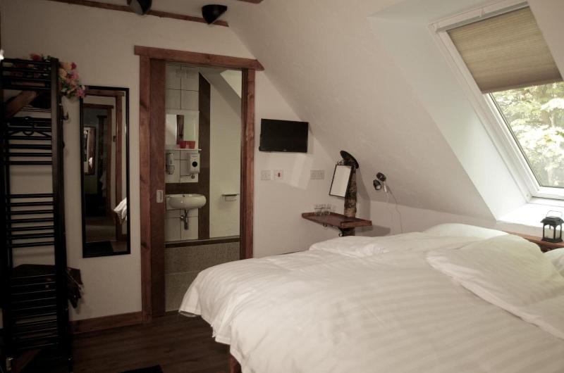 Birchwood Guest Lodge image