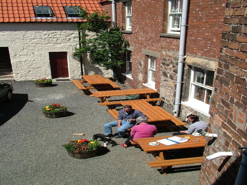 Aberdour Hotel & Stables Rooms image