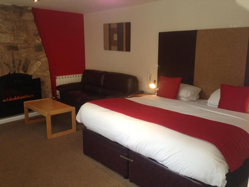 Aberdour Hotel & Stables Rooms image