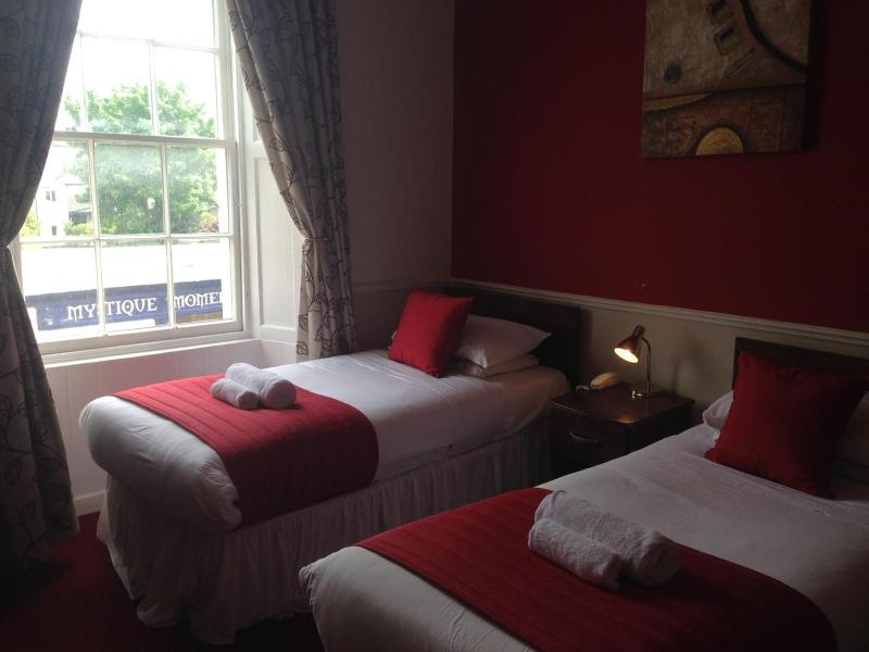 Aberdour Hotel & Stables Rooms image