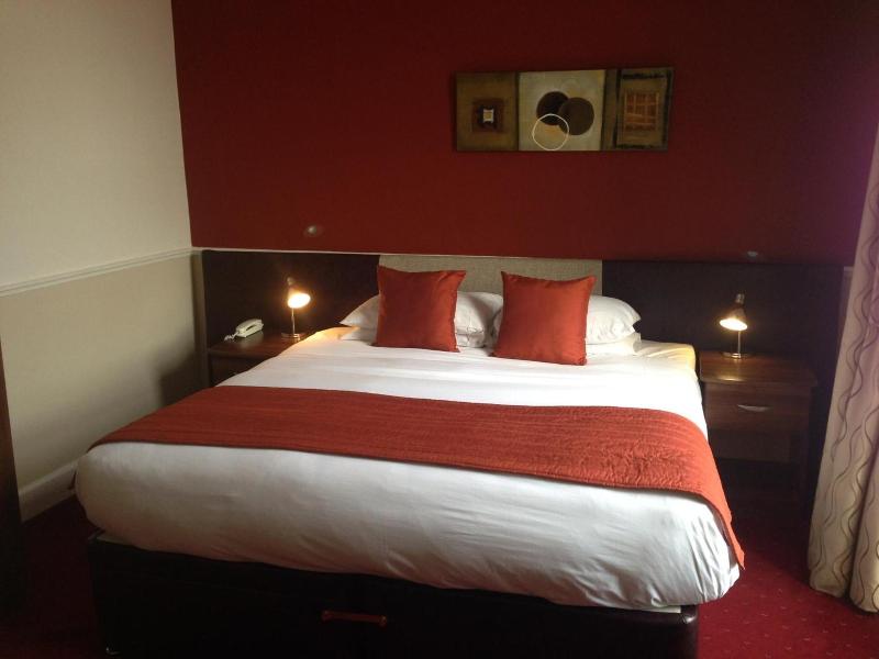 Aberdour Hotel & Stables Rooms image