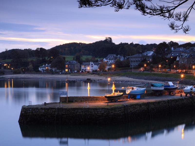 Aberdour Hotel & Stables Rooms image