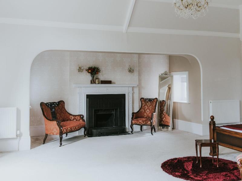 Healing Manor Hotel image