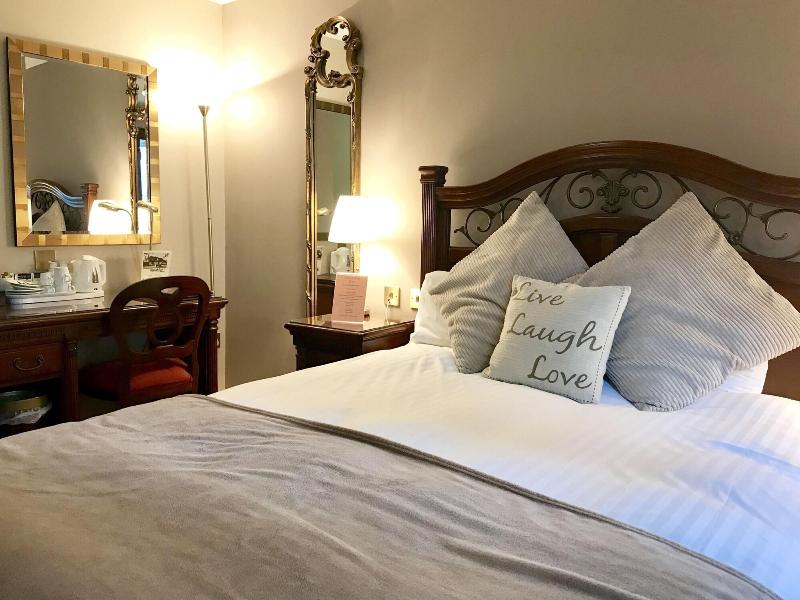 Camden Arms Hotel image