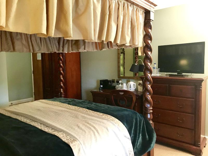 Camden Arms Hotel image