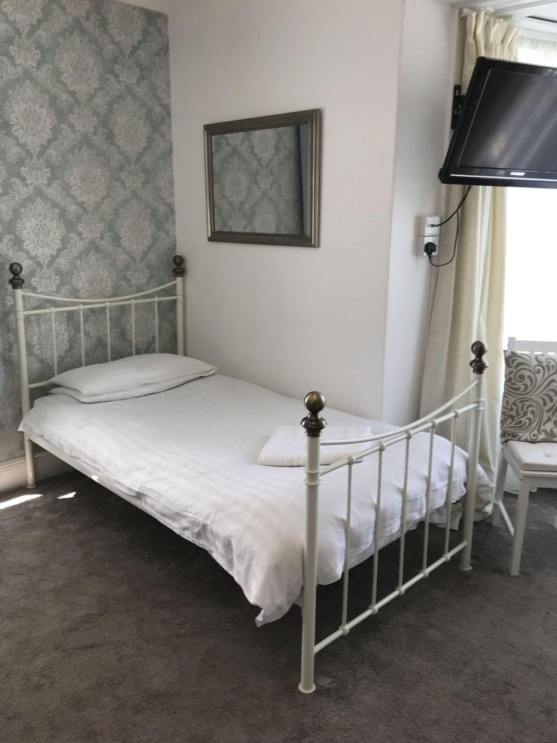 Highcliffe Hotel image