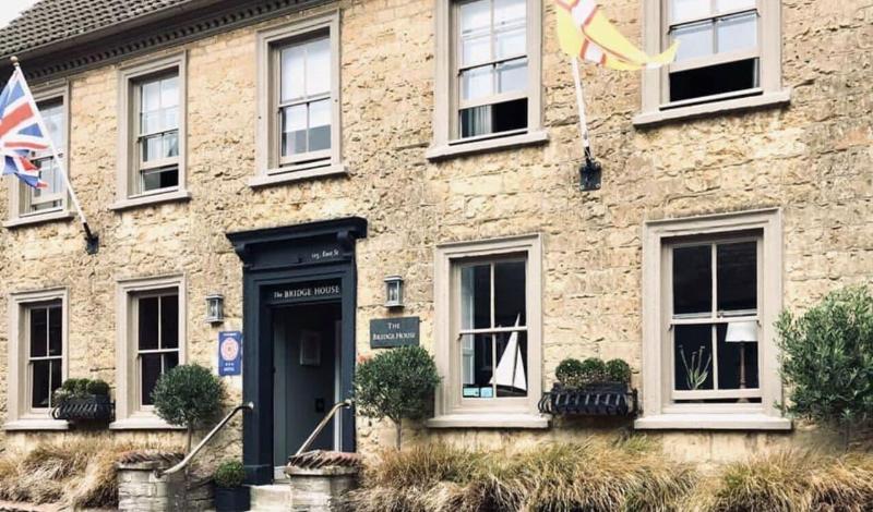 Bridge House Hotel image