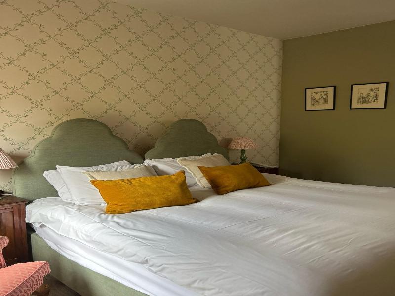 Ravenwood Hall Hotel image