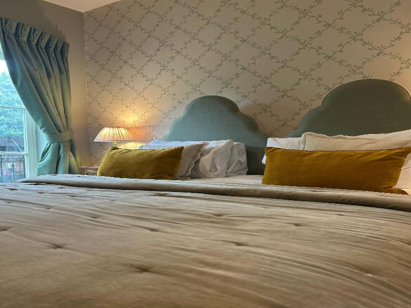 Ravenwood Hall Hotel image