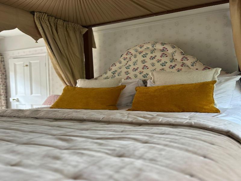 Ravenwood Hall Hotel image